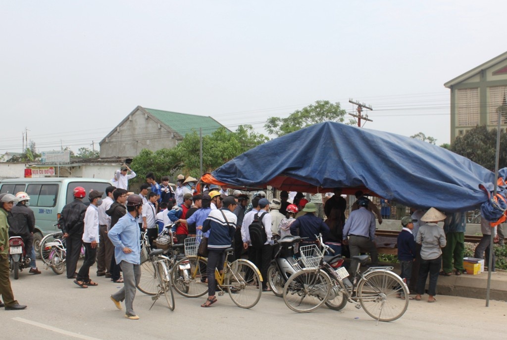 Can bo dia chinh bi tau hoa dam tu vong hinh anh