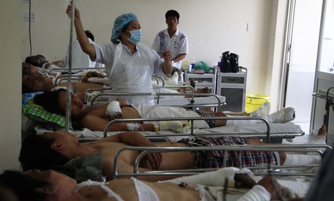 Cong nhan van hanh co sai sot trong vu no thung nau thep hinh anh