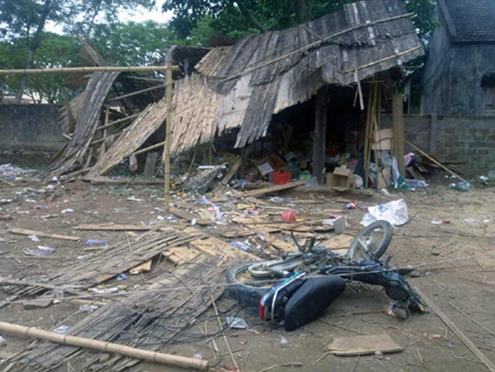 Nghi an nguoi dan ong om min tu tu luc rang sang hinh anh
