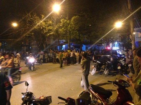 Nhom thanh nien dung dao phong lon chem nat dau xe may hinh anh