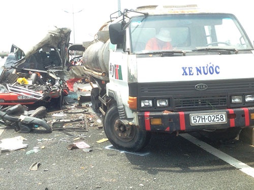 Dieu tra tai xe xe bon vu tai nan 7 nguoi chet tren cao toc hinh anh