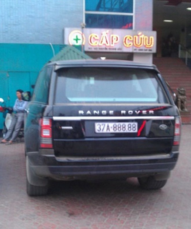 Chiếc xe ô tô tiền tỷ mang BKS : 37A-888.88 gây bão dư luận trong mấy ngày vừa qua.