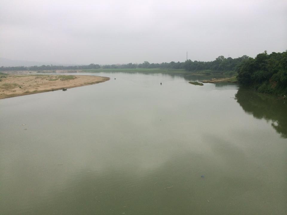 Người thân đang tổ chức ra câu vương tìm thi thể nạn nhân.