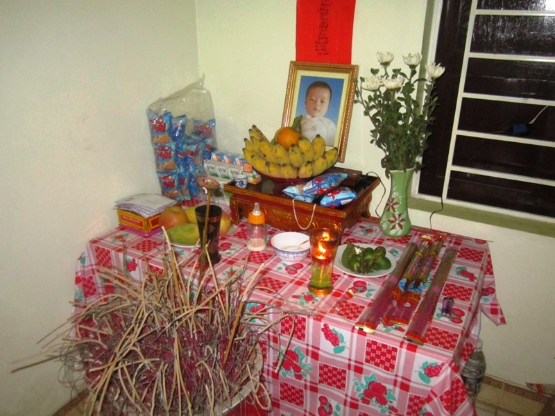 Be 4 thang tu vong sau khi tiem vacxin, nguoi nha to bac si hinh anh