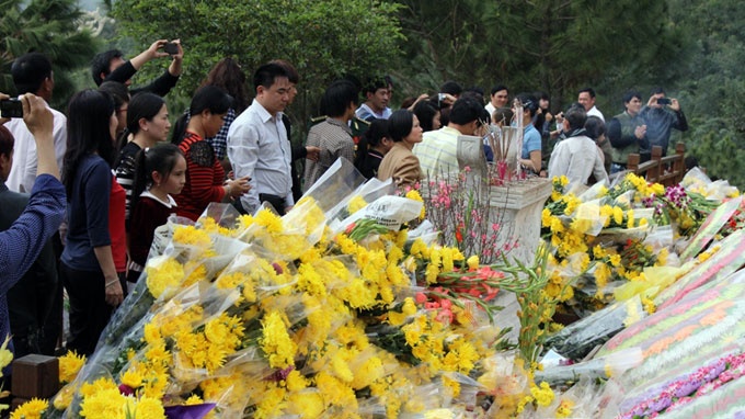 Mo tuyen xe buyt vao khu mo Dai tuong Vo Nguyen Giap hinh anh