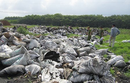 Chon lap hang nui chat thai nguy hai hinh anh