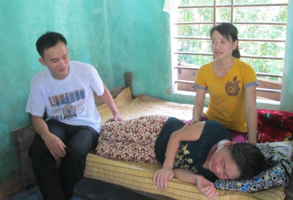 Bà Tịnh, mẹ của anh Đăng bị ung thư hiện đang thập tử nhất sinh.