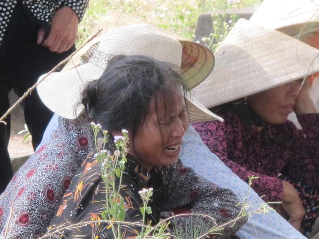 Nam thanh nien chem chet ban vi bao thuoc la hinh anh