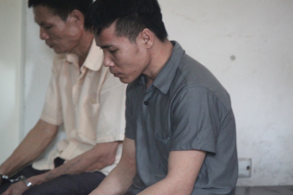 Nguoi dan ong sat hai vo trong ngay cuoi con hinh anh