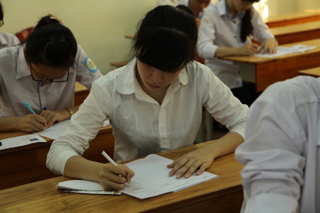 Nghe An mien thi tot nghiep cho 15 thi sinh hinh anh