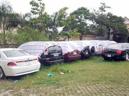 Tich thu xe bien so nuoc ngoai chuyen nhuong sai hinh anh