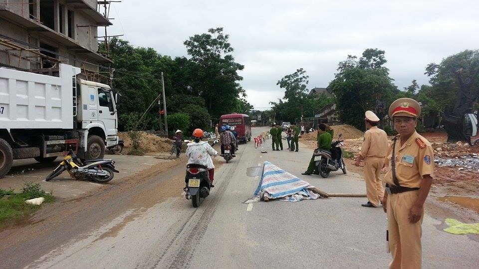 Dung rap, bao ve hien truong vu tai nan suot dem hinh anh