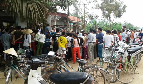 Treo dua, 2 thanh nien bi dien giat tu vong hinh anh