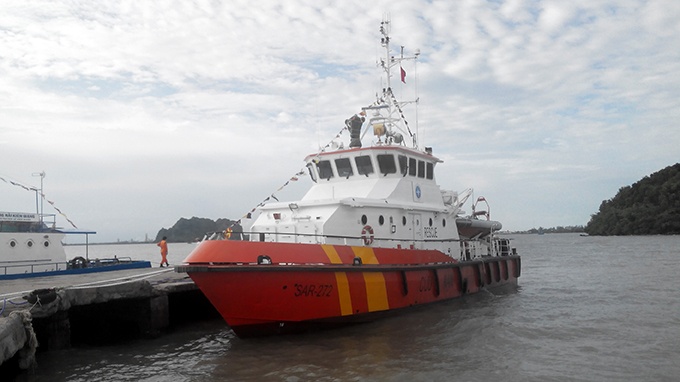 Dieu tau chuyen dung thuong truc cuu nan vung bien Tay Nam hinh anh