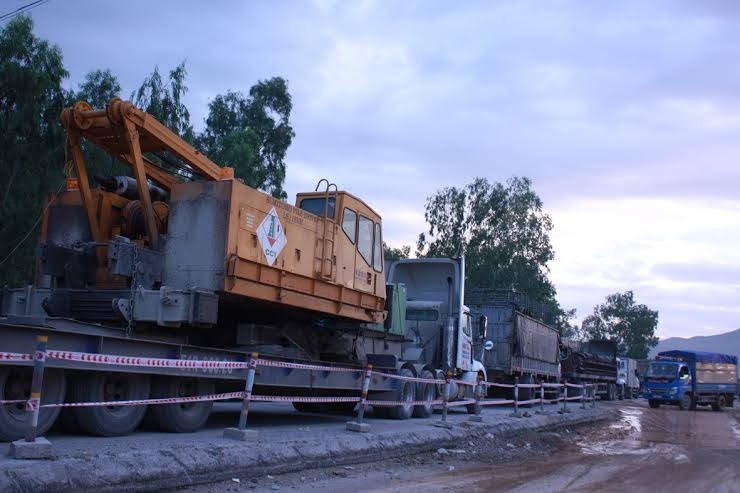 Giao thông bị ách tắc kéo dài gần 5 tiếng đồng hồ.