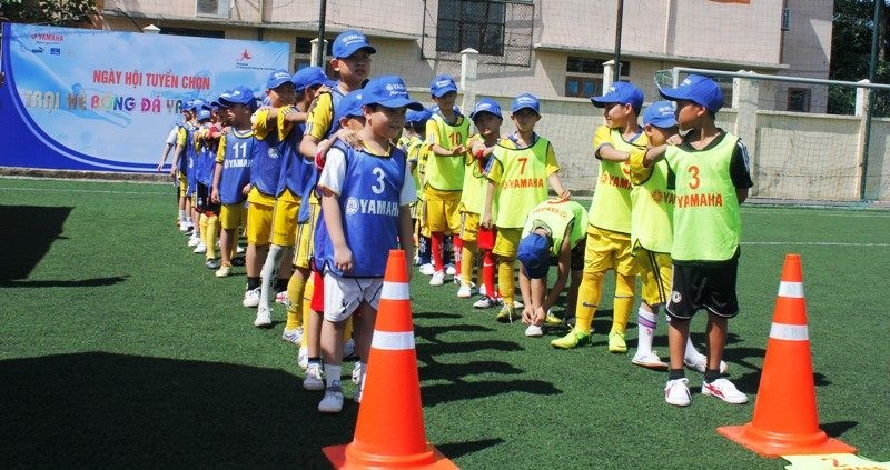 Trai he bong da 2014 danh cho cac cau thu nhi tai Nghe An hinh anh