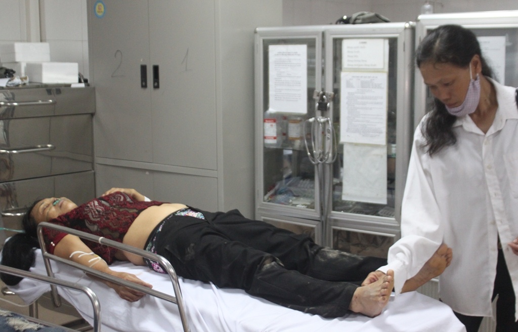 Bà Phạm Thị Thắm bị chấn thương sọ não, đa chấn thương ngực đang được theo dõi tại bệnh viện 115.