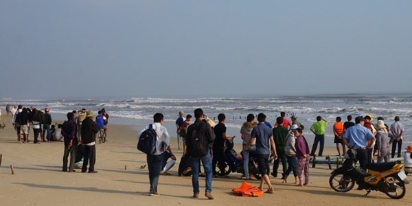 Khong biet boi, nam thanh nien tu vong khi tam bien hinh anh