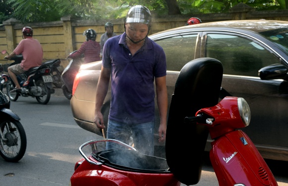 Vua do xang, xe Vespa LX boc khoi nghi ngut hinh anh