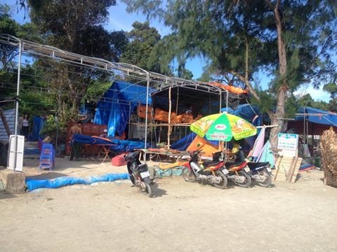 Hôm nay, 18/7, phát hiện thêm một số phương tiện của bà con địa phương khác đang hoạt động trên địa bàn, huyện đã vận động bà con lên bờ, bố trí nơi ăn chỗ ở an toàn.