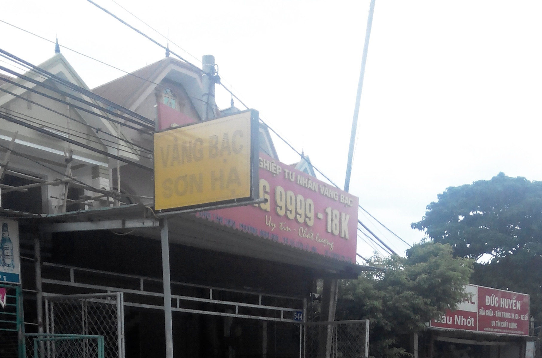 Tiệm vàng nơi xảy ra vụ trộm