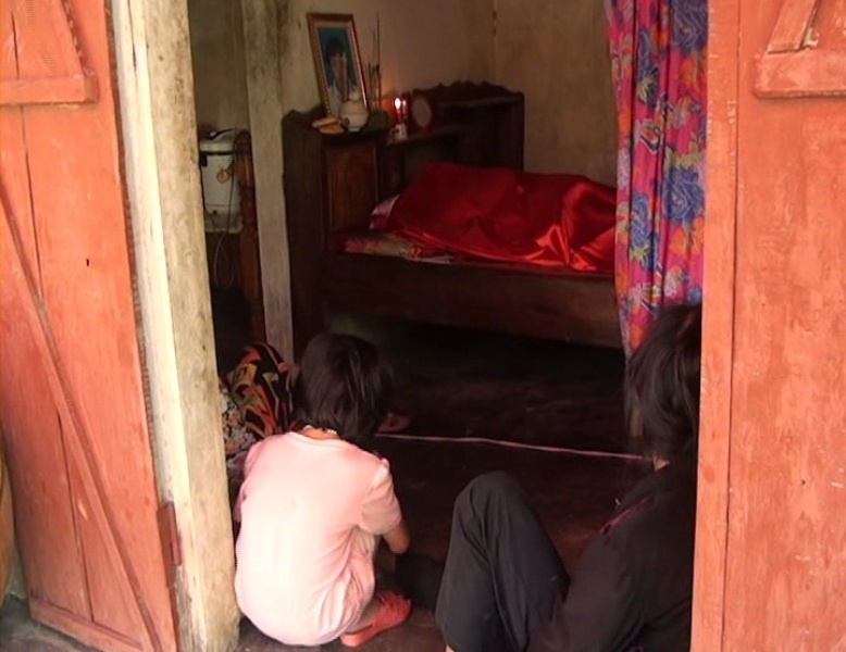 Bon em nho duoi nuoc, mot em thoat chet nho nam co hinh anh