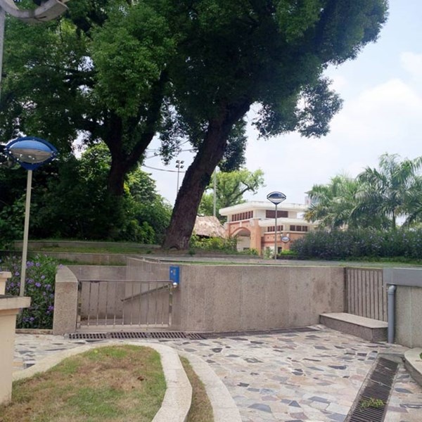 Được đầu tư <abbr class=