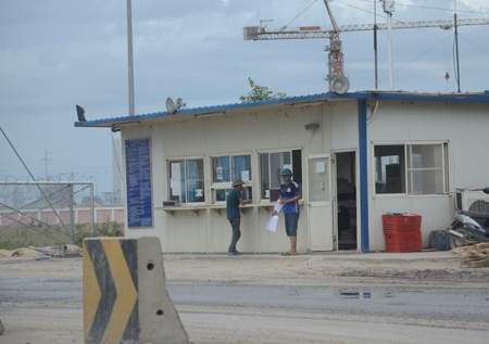 Còn xe chở quá tải hay không thì không có bất cứ lực lượng nào kiểm tra, kiểm soát