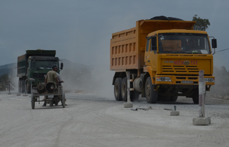 Xe 'ho vo' 60 tan hanh quan pha nat quoc lo 1 hinh anh