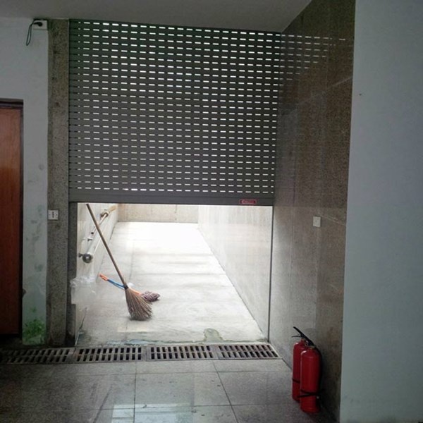 Lối đi dành cho người tàn tật hiếm khi được sử dụng. Giám đốc bảo tàng cho biết, từ khi mở cửa (năm 2012) tới nay mới có 3 người tàn tật sử dụng nhà vệ sinh công cộng này.