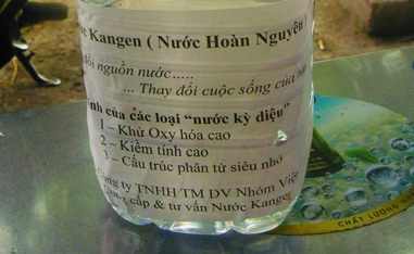 'Nuoc than' rua bon cau, pha ca phe deu… tot hinh anh
