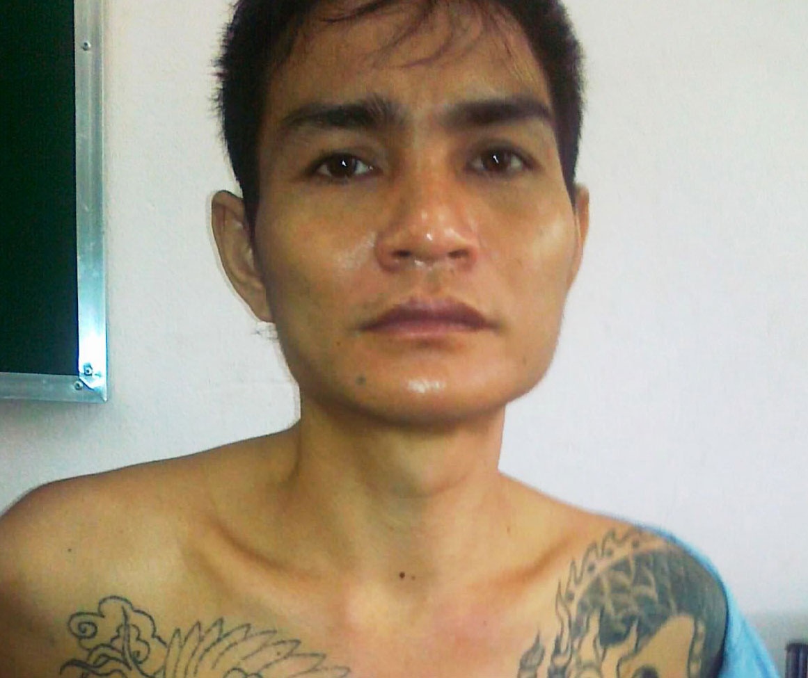 Vay bat ten cuop dung sung tron giua dai ngan hinh anh