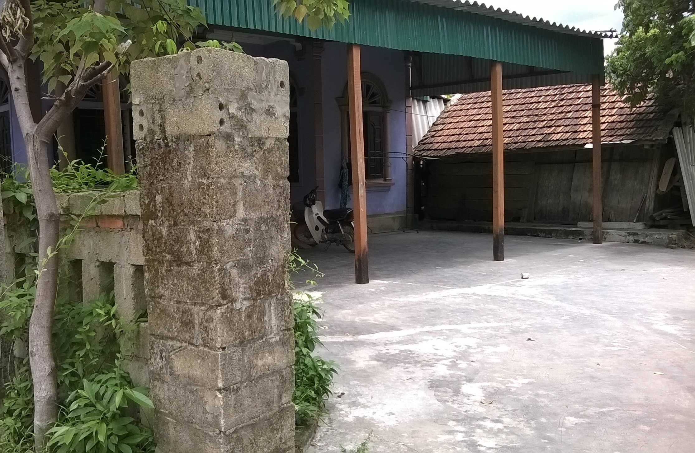 Từ ngày xảy ra sự việc, ngôi nhà của gia đình bà Chung vắng vẻ lạ thường, chịu nhiều điều tiếng từ dư luận.