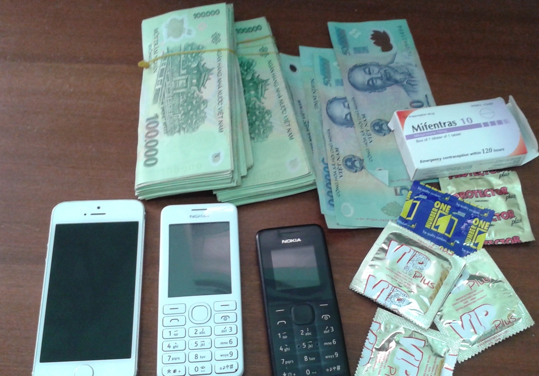Tang vật thu được khi khám xét nơi ở của Hoài.