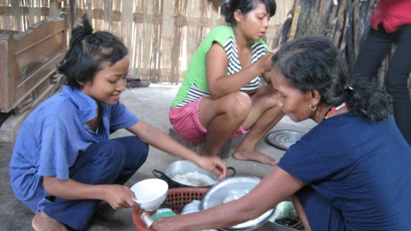 Co be 'ma ca rong' khien ca gia dinh khung hoang tinh than hinh anh