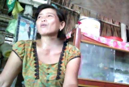 Nguoi phu nu cam chiu bi danh gay tay vi...so chong bi phat hinh anh