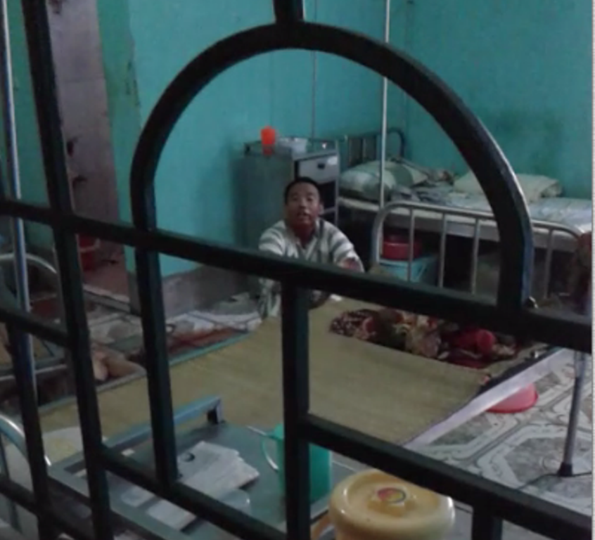 Phan Công Trọng đang cố thủ trong phòng bệnh nhân.