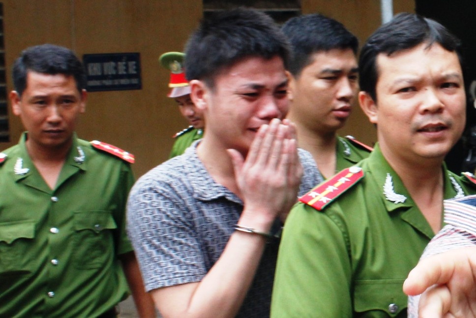 Hai anh em ruot meu mao o toa sau vu giet nguoi hinh anh