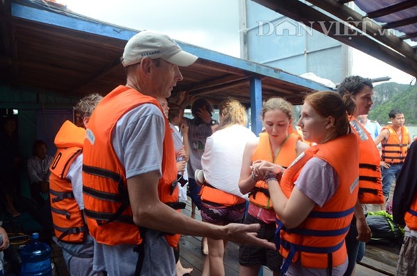 Các du khách thoát nạn đều mang một tâm trạng khác nhau.