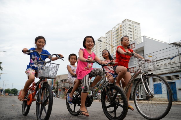 Kênh Tân Hóa - Lò Gốm (Q.Tân Phú, TP.HCM) nước đen ngòm, hôi thối đã trở thành một con đường rộng lớn và sạch đẹp, thuận lợi cho việc đi lại của người dân.