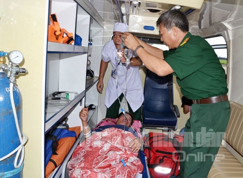 Bệnh nhân nhanh chóng được đưa về điều trị tại Bệnh viện Quân y 175.