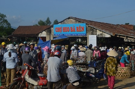  Khung cảnh vui nhộn, sầm uất của ngôi chợ heo đầu mối lớn nhất nhì Việt Nam.