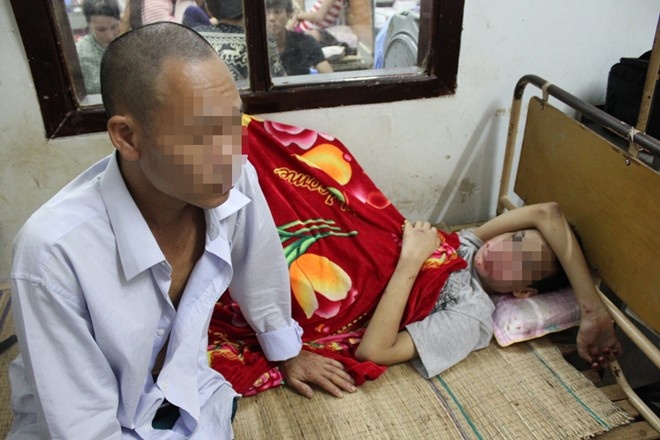 Be trai bi dau 'vung kin' khi theo ga dan ong vao nha nghi hinh anh