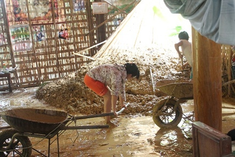 Hinh anh nha sap, nui lo do mua lu o Nghe An hinh anh