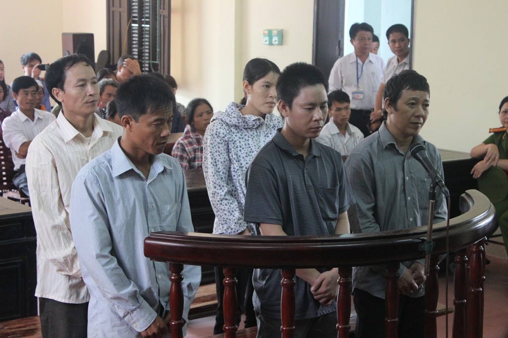 Nam bi cao trong vu bat cong an, dot nha can bo xa hoi han hinh anh