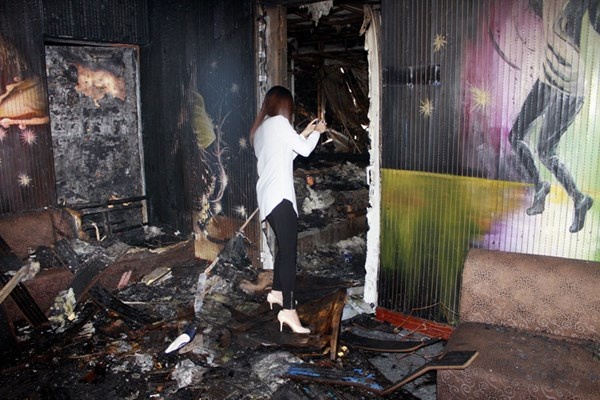 Canh hoang tan ben trong Luxury bar hinh anh