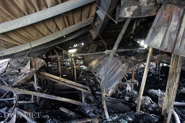 Quán bar Luxury được xây dựng với kết cấu cơ bản là khung sắt nên khi xảy ra hỏa hoạn, ngọn lửa đã nung nóng các thanh sắt, kéo sập quán bar.