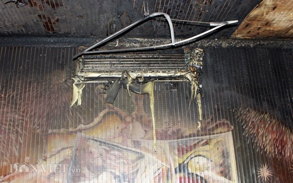 Chiếc điều hòa ở gian phòng đầu tiên của bar Luxury bị đám cháy phá hủy.