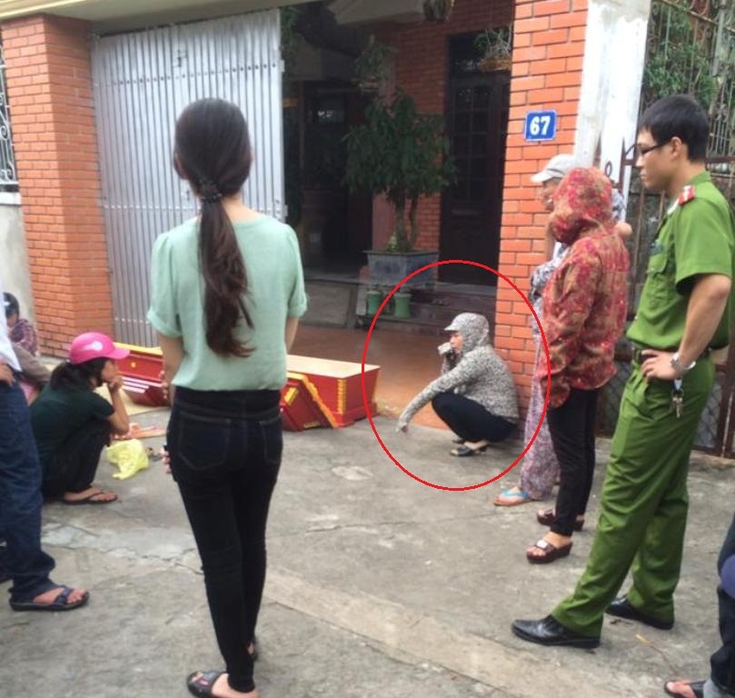 Mang quan tai den nha con no doi tien chay an hinh anh