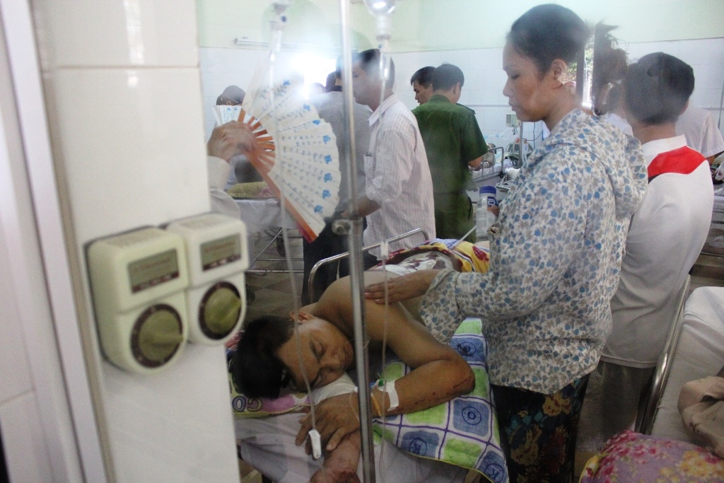 Những người bị thương đang được cấp cứu ở bệnh viện.